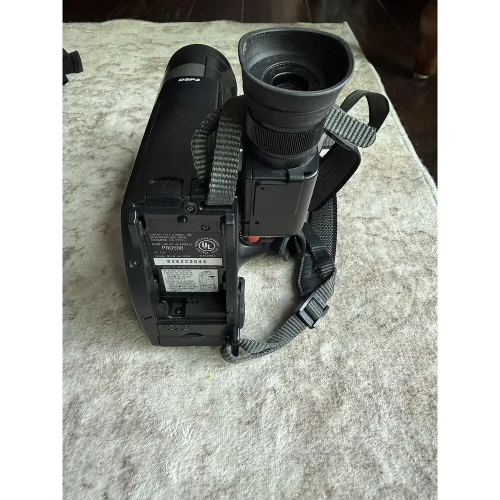 ProScan PRO598 8mm Camcorder 32X Zoom Battery Charger Remote Bag Powers On